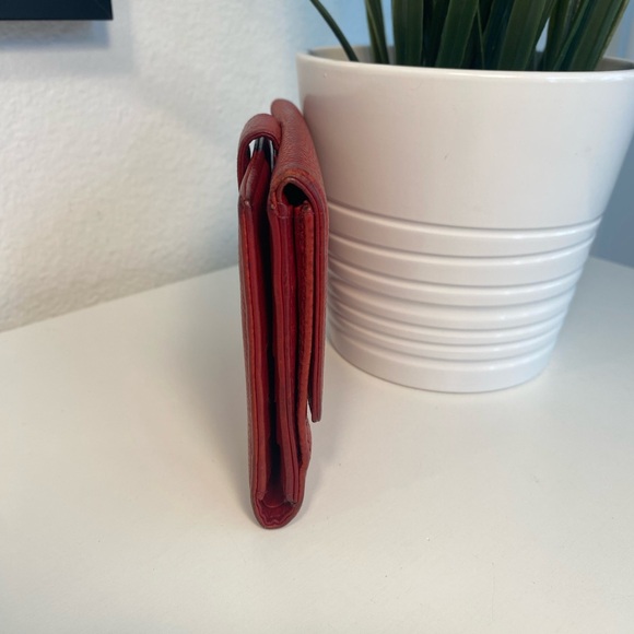 Chanel Caviar Compact Bifold Wallet With Gold Chain. - Picture 10 of 15